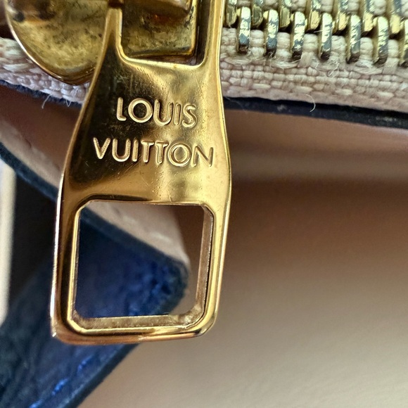 Louis Vuitton Portefeuille Comet Leather Long Wallet - Picture 6 of 13